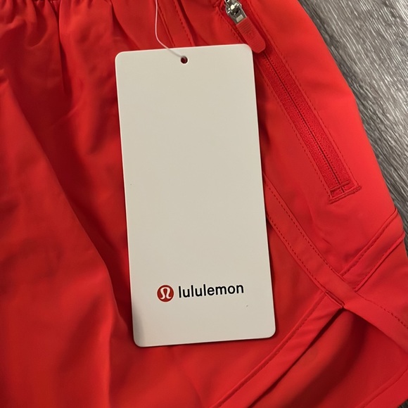 lululemon tracker LR short 4” - Picture 5 of 9